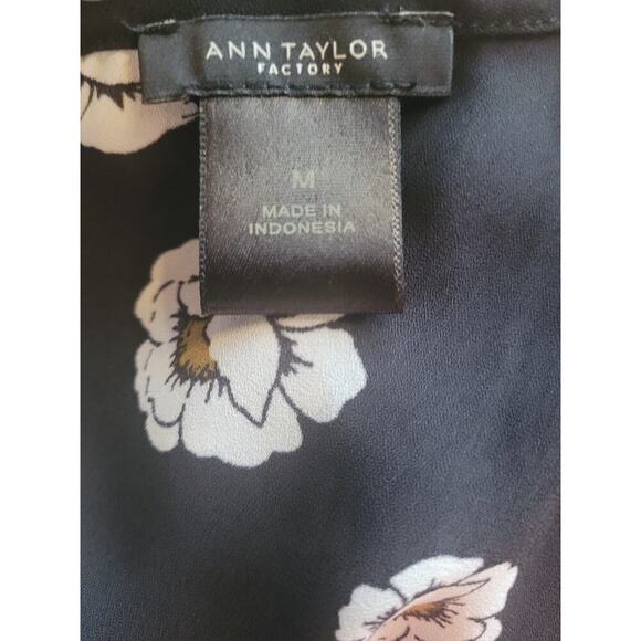 Ann Taylor Shoulder Cutout Blouse Black Floral Long Sleeves Ruffled Sz M - Picture 7 of 8
